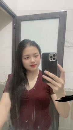 Quỳnh Anh (Vietnam), yabancılarla görüntülü sohbette
