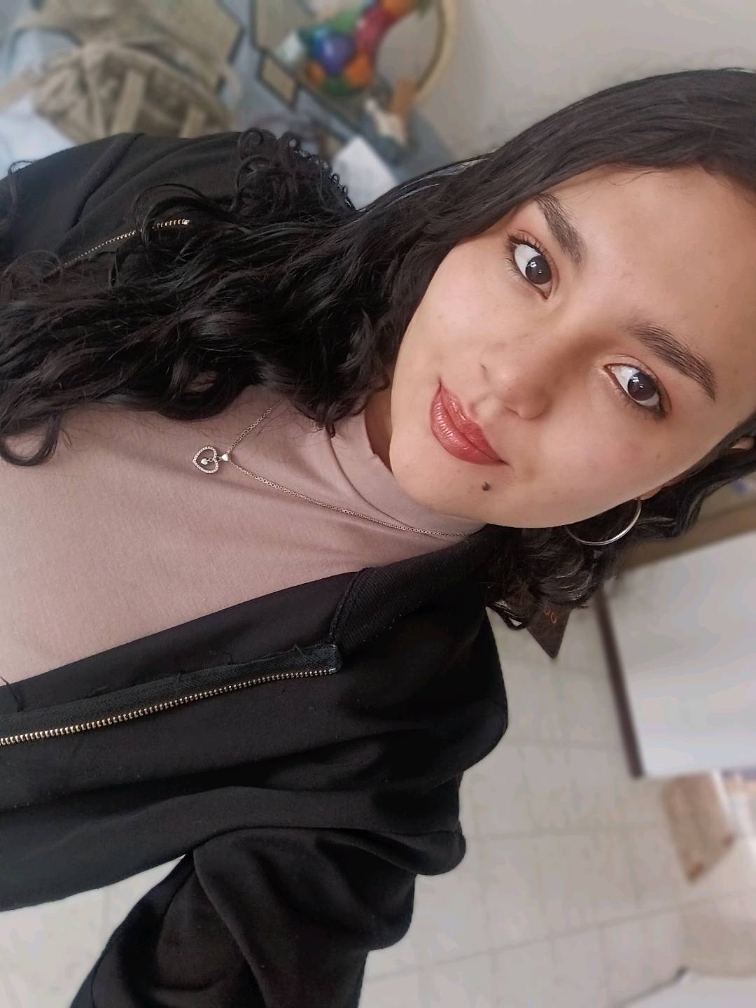 Valen from Colombia is one of the people you could meet on SalaChat